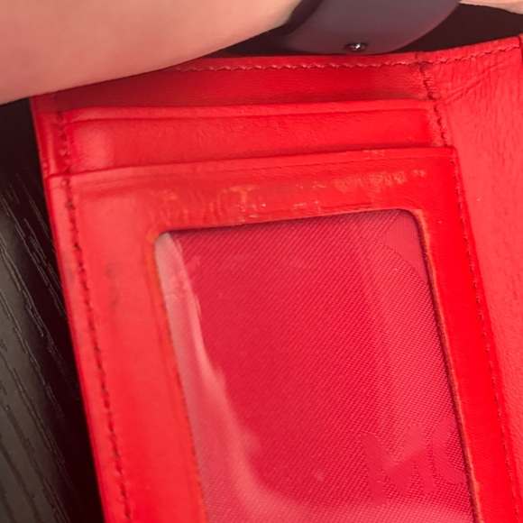 MCM limited edition, lion vintage Scarlet Wallet with charms color transfer - Picture 10 of 17